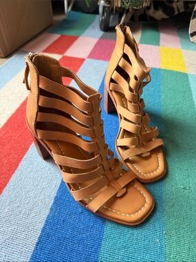 Sofft Stratford gladiator sandal column heel size 7.5